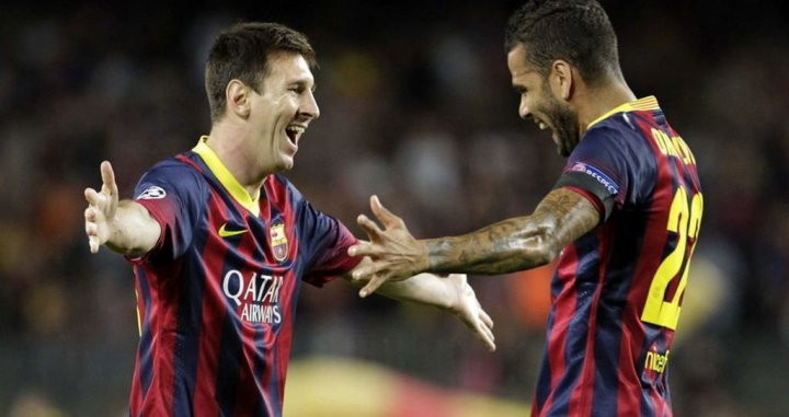 Messi y Alves celebran un gol en la etapa del brasileño en el Barça / EFE