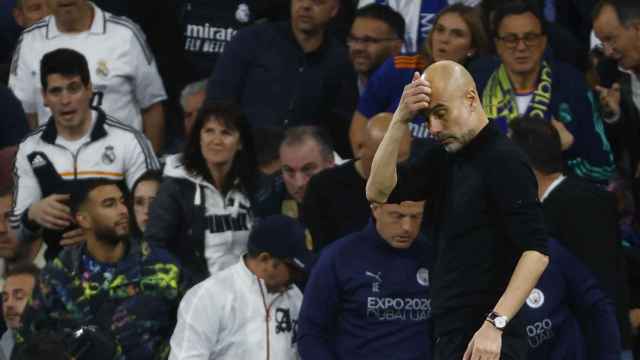 Guardiola, preocupado, durante el Real Madrid Manchester City / EFE