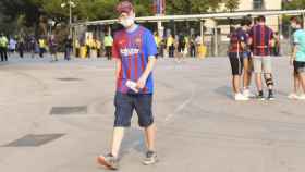 Un aficionado del Barça en los aledaños del Camp Nou / FC Barcelona