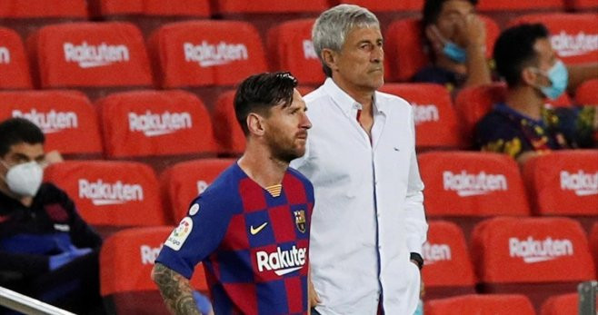 Setién, junto a Leo Messi en un partido del Barça | EFE