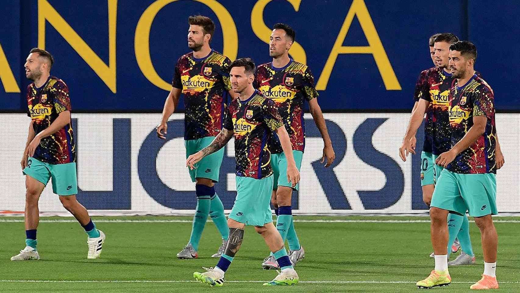 Leo Messi, Luis Suárez, Gerard Piqué, Sergio Busquets y Jordi Alba, las vacas sagradas del Barça,en un calentamiento | EFE