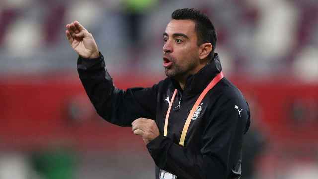 Xavi Hernández dirigiendo un partido del Al-Sadd / Redes