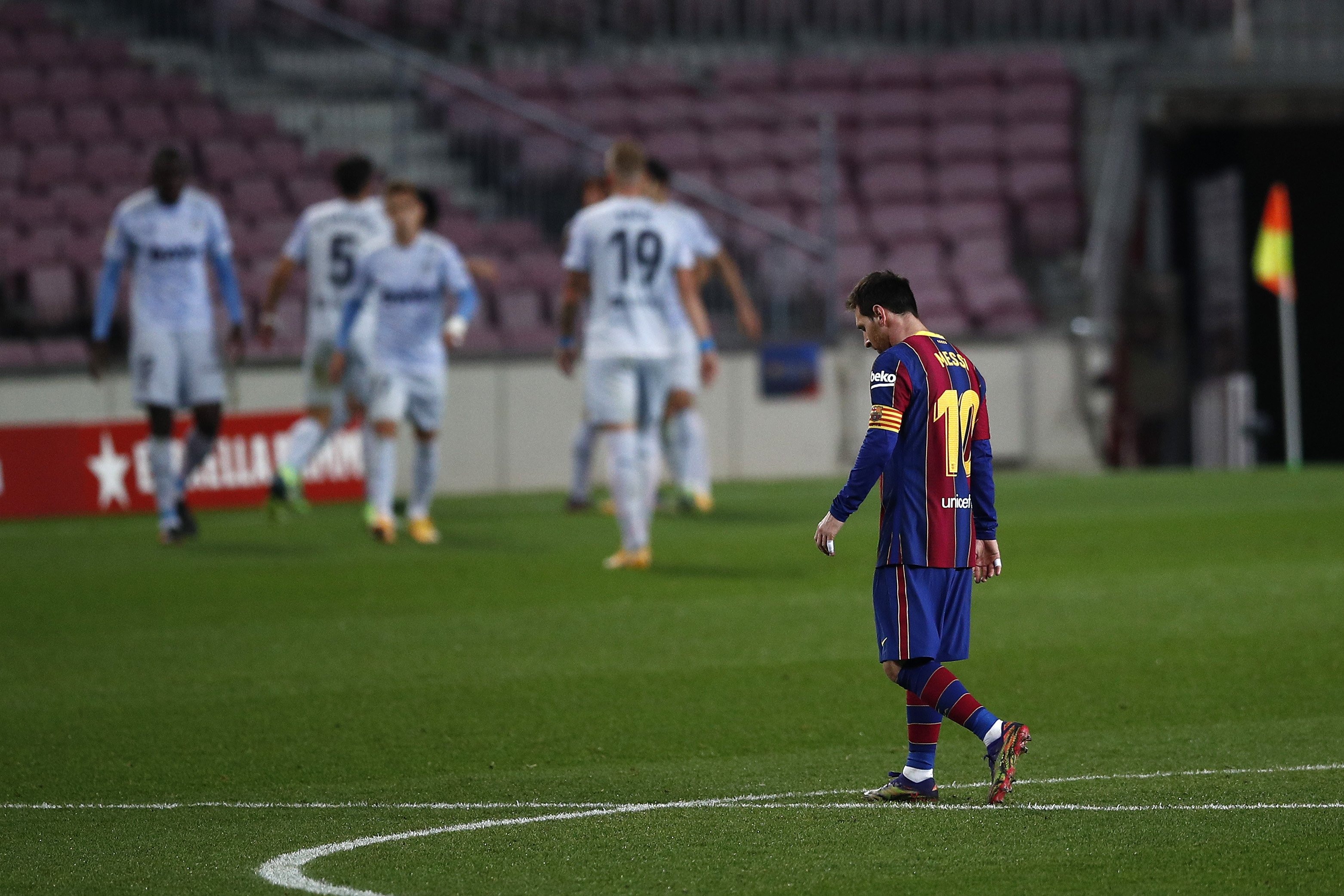 Leo Messi, lamentando el empate ante el Valencia | EP