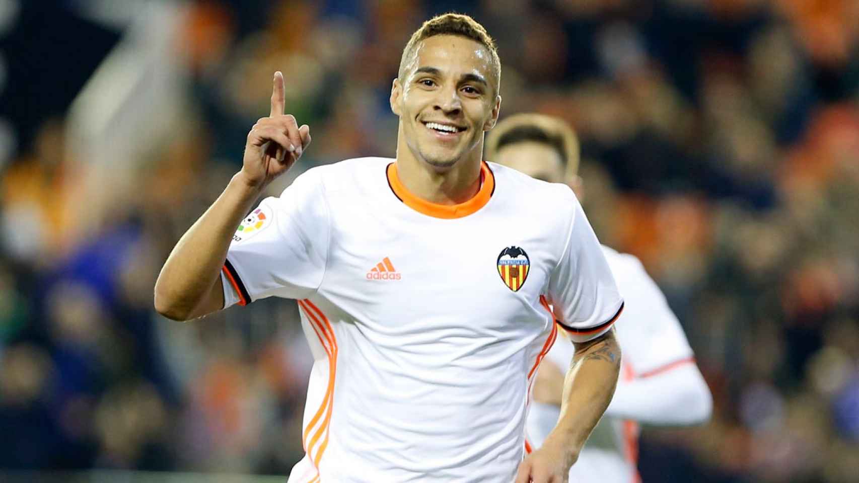 Rodrigo, en un partido con el Valencia| EFE