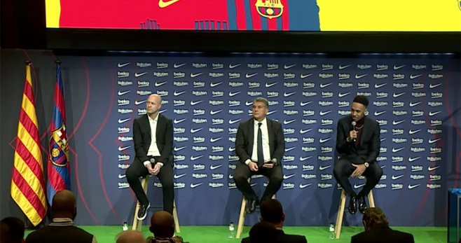 Aubameyang, junto a Laporta y Jordi Cruyff en su presentación / FCB