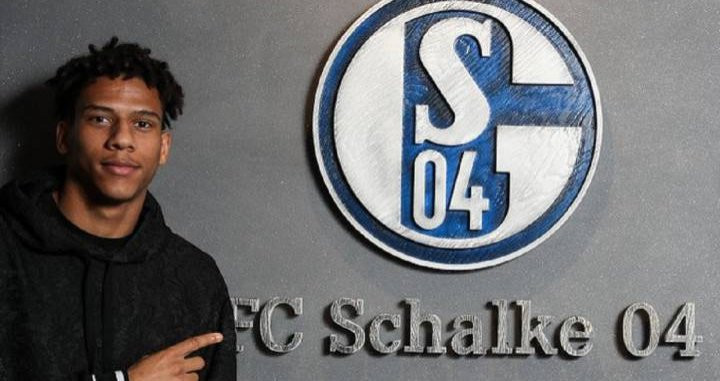 Todibo, presentado como jugador del Schalke 04 / EFE
