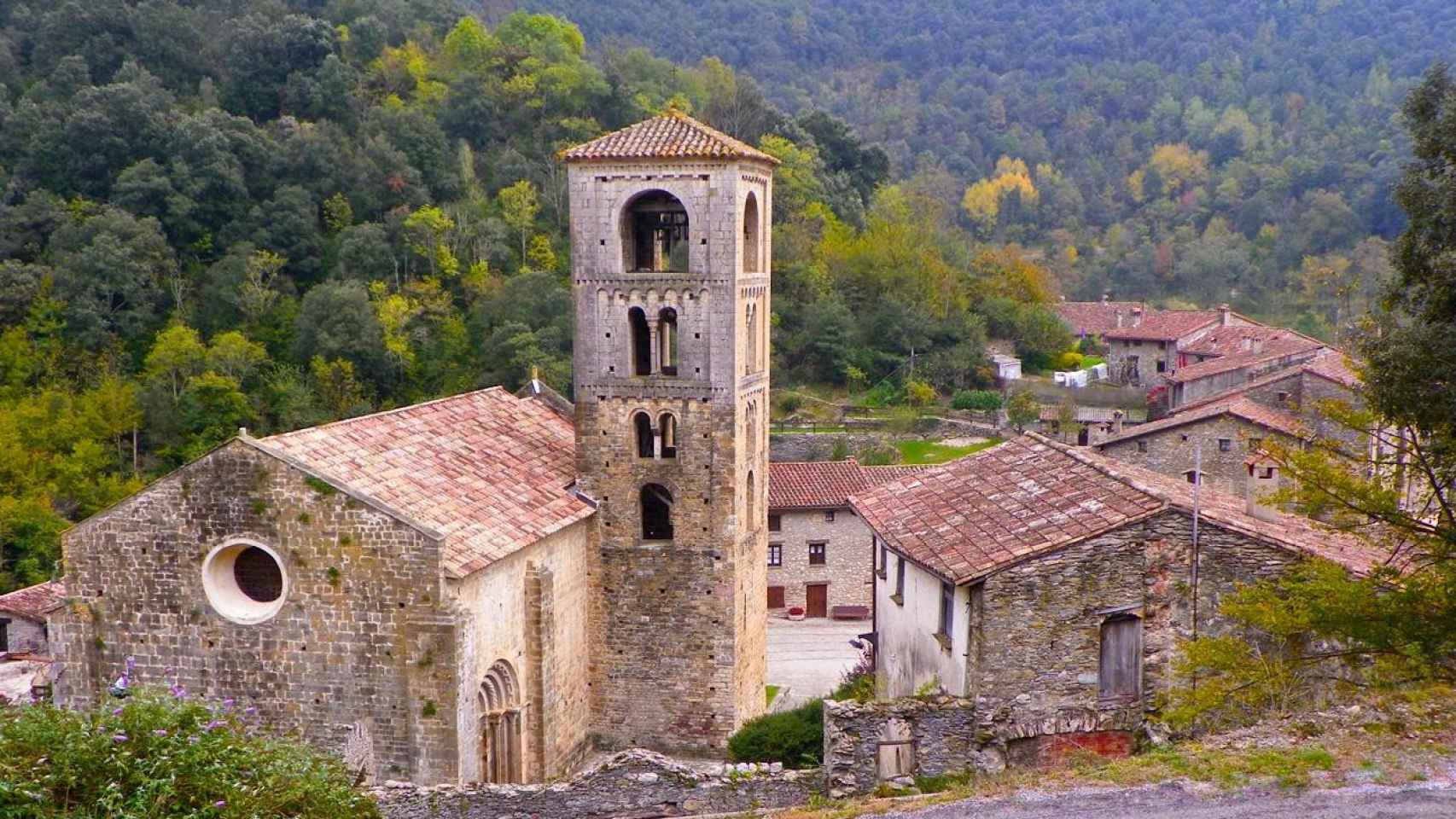 Exterior del campanario de la iglesia de San Cristóbal de Beget, uno de los campanarios más importantes de Cataluña / Jordi Domenech - CREATIVE COMMONS 3.0