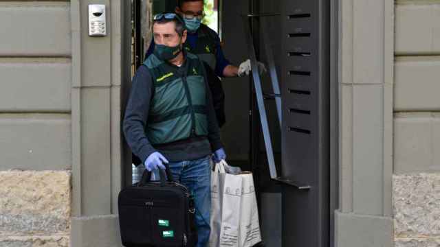 Agentes de la Guardia Civil durante los registros de la 'Operación Voloh' / EP