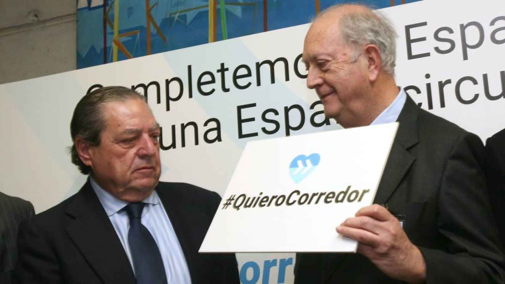 El presidente de la Asociación Valenciana de Empresarios (AVE), Vicente Boluda, junto a Juan José Brugera, presidente del Círculo de Economía, en un acto a favor del Corredor del Mediterráneo /Efe