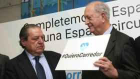 El presidente de la Asociación Valenciana de Empresarios (AVE), Vicente Boluda, junto a Juan José Brugera, presidente del Círculo de Economía, en un acto a favor del Corredor del Mediterráneo /Efe