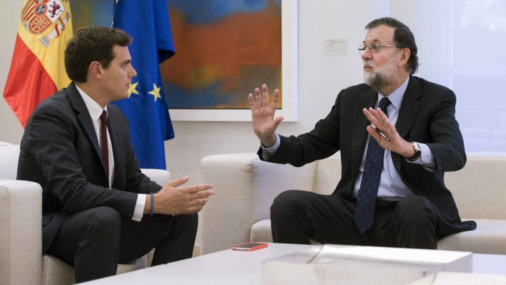 El líder de Ciudadanos, Albert Rivera, y el presidente del PP y del Gobierno, Mariano Rajoy, en una imagen de archivo / EFE