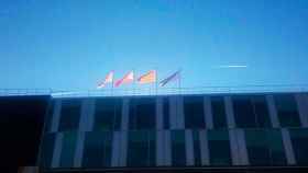 Las cuatro banderas oficiales, ondeando en Sant Cugat del Vallès hoy, lunes 22 de enero / Cs