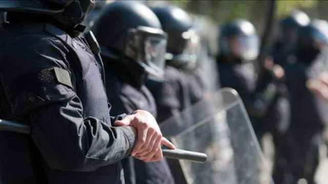 Un cordón policial de los Mossos d'Esquadra / EFE