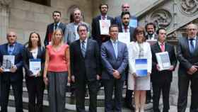 El presidente de la Generalitat, Artur Mas, con el grupo de expertos que han presentado la propuesta para la nueva Agencia Tributaria Catalana