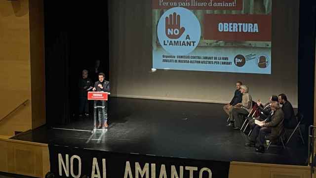 Pere Aragonès durante su intervención en la convención contra amianto organizada por la Federación de Asociaciones Vecinales de Barcelona (FAVB) y Jubilados de Macosa-Alstom Afectados por el Amianto/ EP