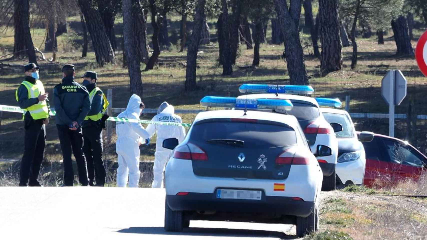 Agentes de la Guardia Civil en la zona en la que ha aparecido el cadáver de Esther López / EUROPA PRESS
