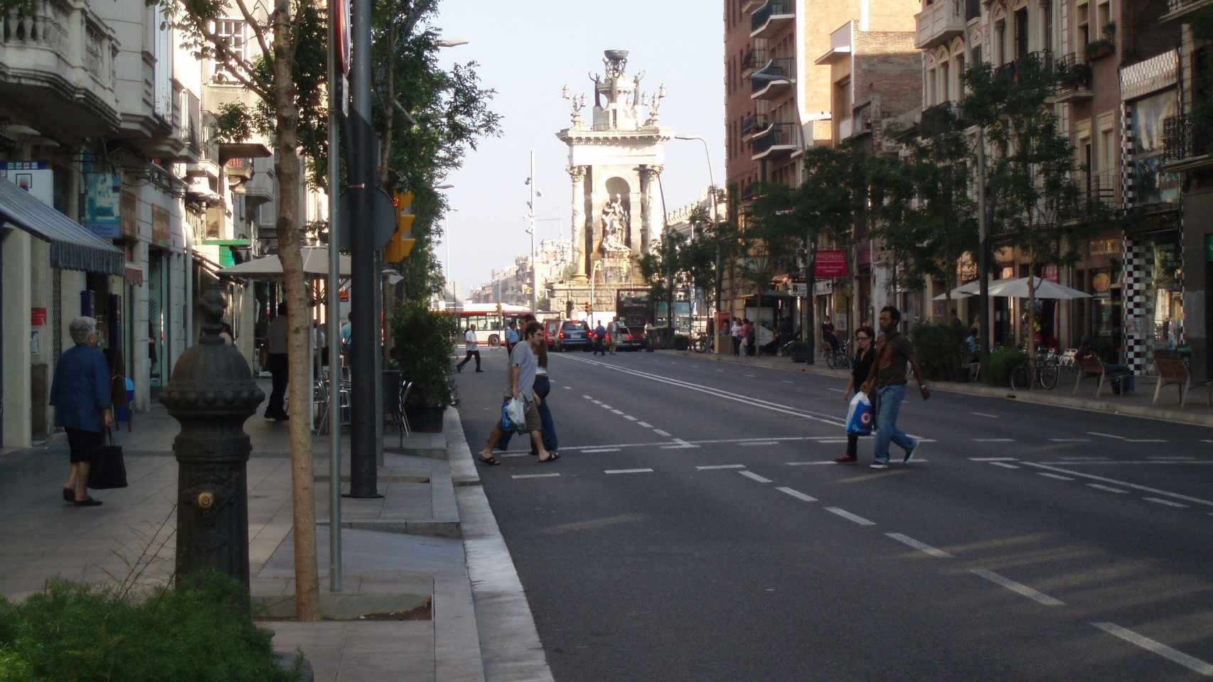 Tiendas de la calle Creu Coberta de Barcelona,  / MA