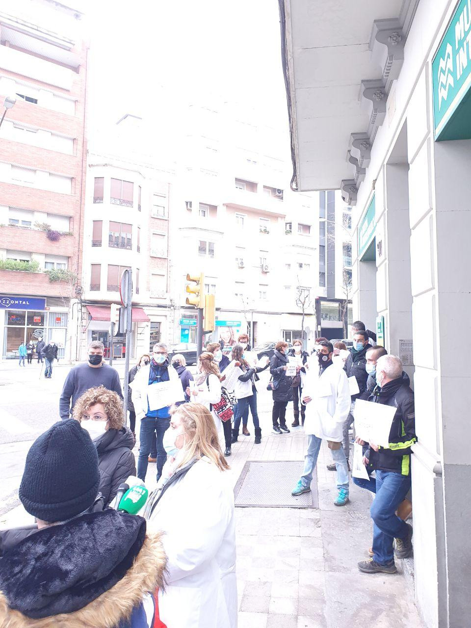 Concentración de los trabajadores del Hospital Santa Maria de Lleida / CG