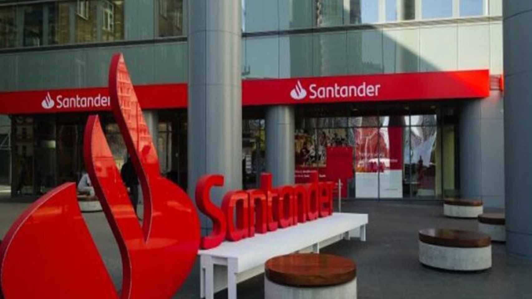 Imagen del exterior de una oficina del Banco Santander / BANCO SANTANDER