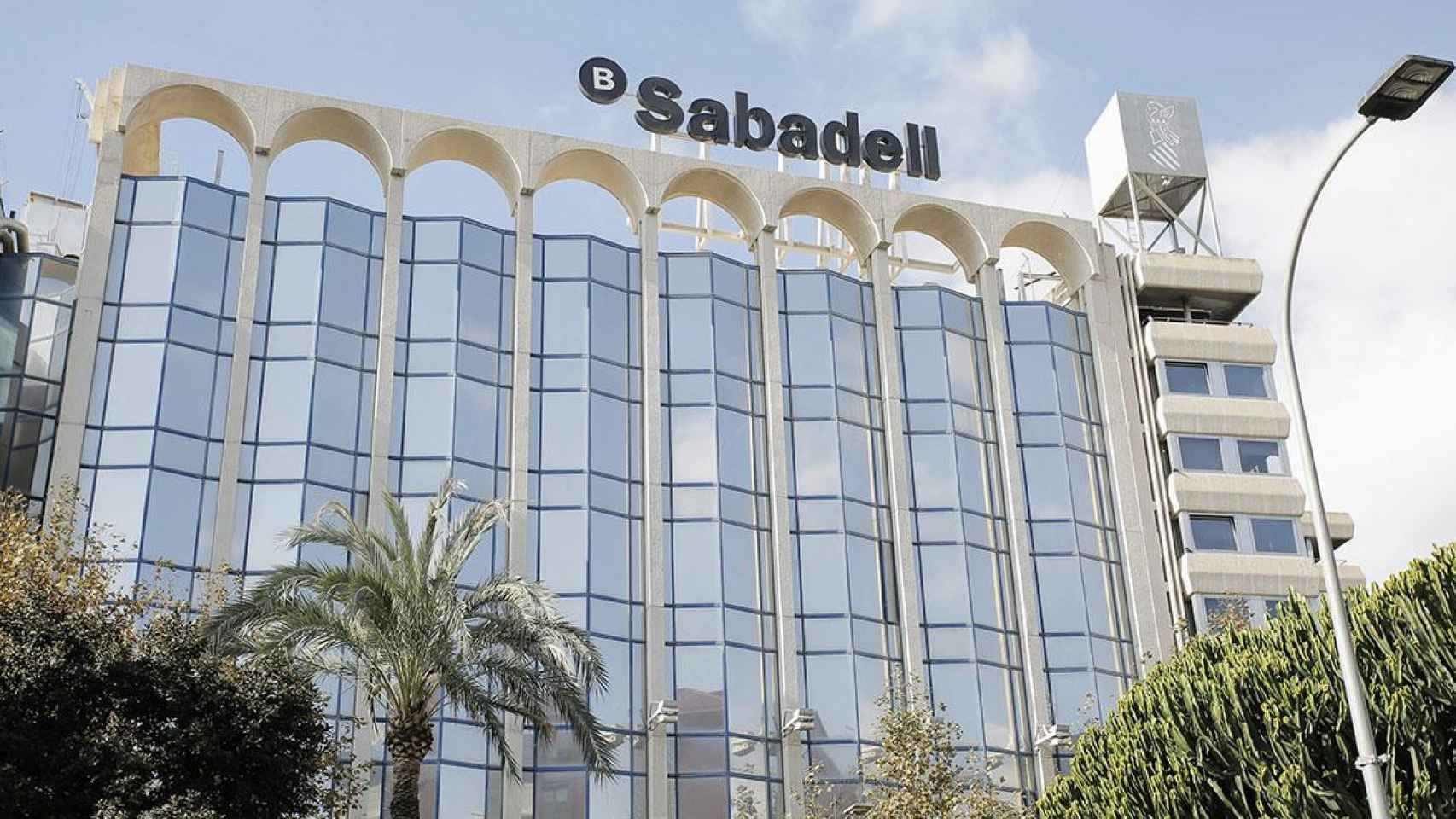 Una de las sedes del Banco Sabadell / EP