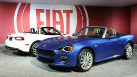 Dos vehículos de la marca Fiat en el Salón del automóvil / EFE
