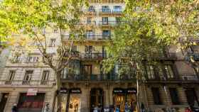 La fachada del edificio Vinçon, situado en el número 175 de la calle Pau Claris de Barcelona / CG