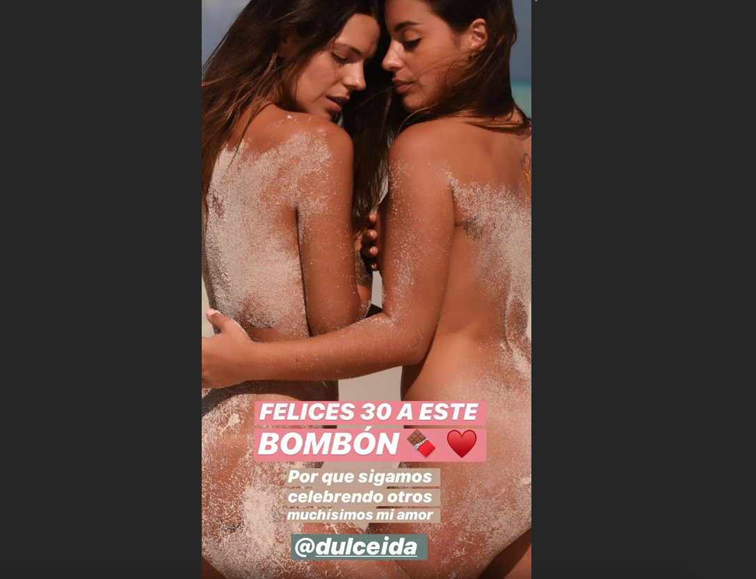 Laura Matamoros y Dulceida se marcan un desnudo integral en la playa / INSTAGRAM
