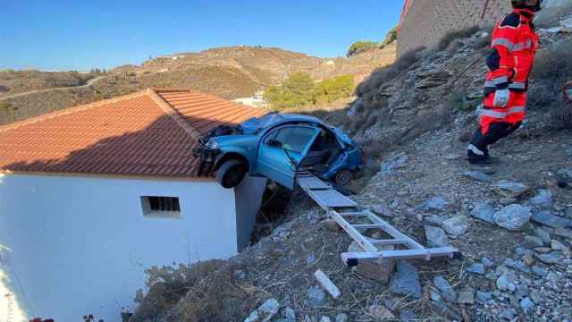 Un coche sobre un tejado / EP