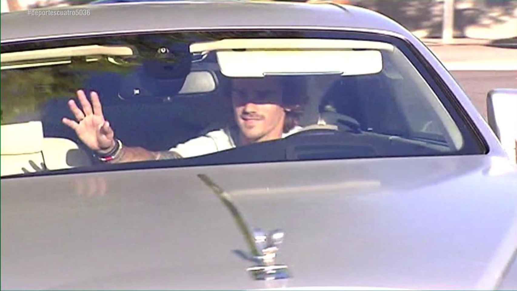 Griezmann llega a entrenar con su coche : CUATRO