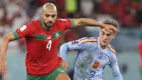 Amrabat, disputando el balón contra Gavi, durante el España Marruecos / EFE