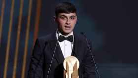 Pedri, centrocampista del Barça, tras ganar el premio Kopa que concede France Football al mejor futbolista menor de 21 años / REDES