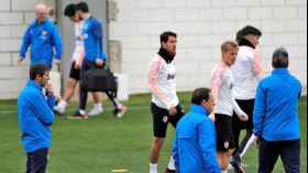 Los jugadores del Valencia en un entrenamiento / EFE