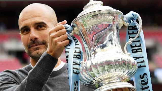 Pep Guardiola con la FA Cup / EFE