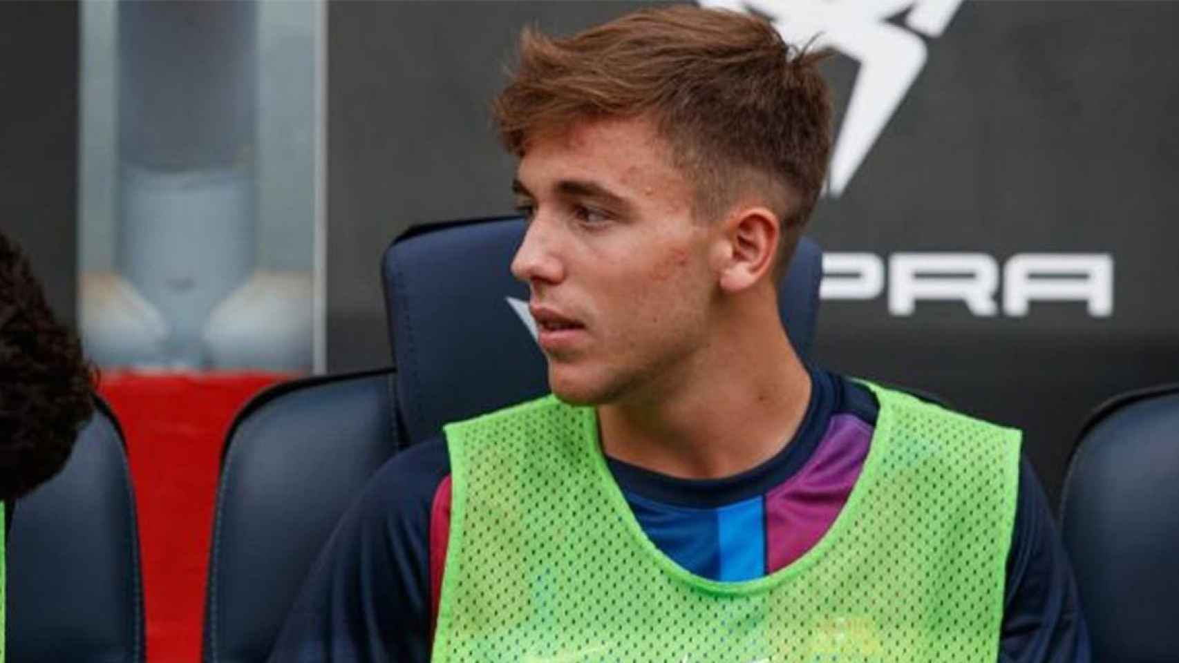 Nico González, en el banquillo del Barça / REDES