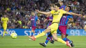 Pedraza remata a gol, el primero del Villarreal contra el Barça / EFE