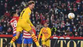 Luuk de Jong cabecea a gol ante el Granada / EFE