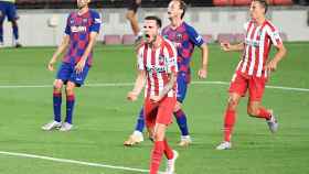 Saúl Ñíguez celebrando un gol en el Camp Nou / EFE