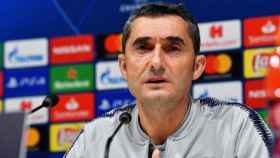 Una foto de Ernesto Valverde durante la rueda de prensa previa al partido ante el Olympique de Lyon / EFE