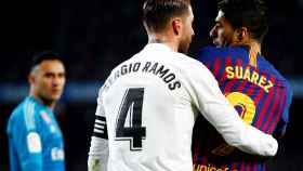 Una foto de Sergio Ramos y Luis Suárez durante el clásico copero / EFE