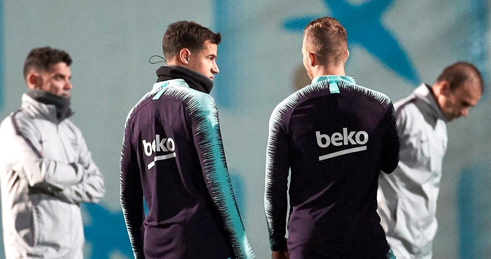 Coutinho y Arthur durante un entrenamiento del Barça / EFE