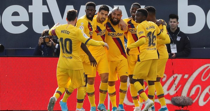 El Barça celebra uno de sus goles en Butarque/ EFE