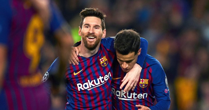 Una foto de Leo Messi y Philippe Coutinho celebrando un gol al Olympique de Lyon / EFE
