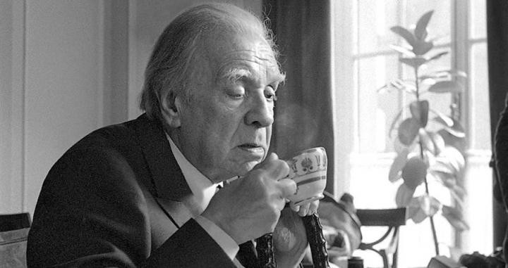 Borges tomando el té en 1975 / ROBERTO PERA
