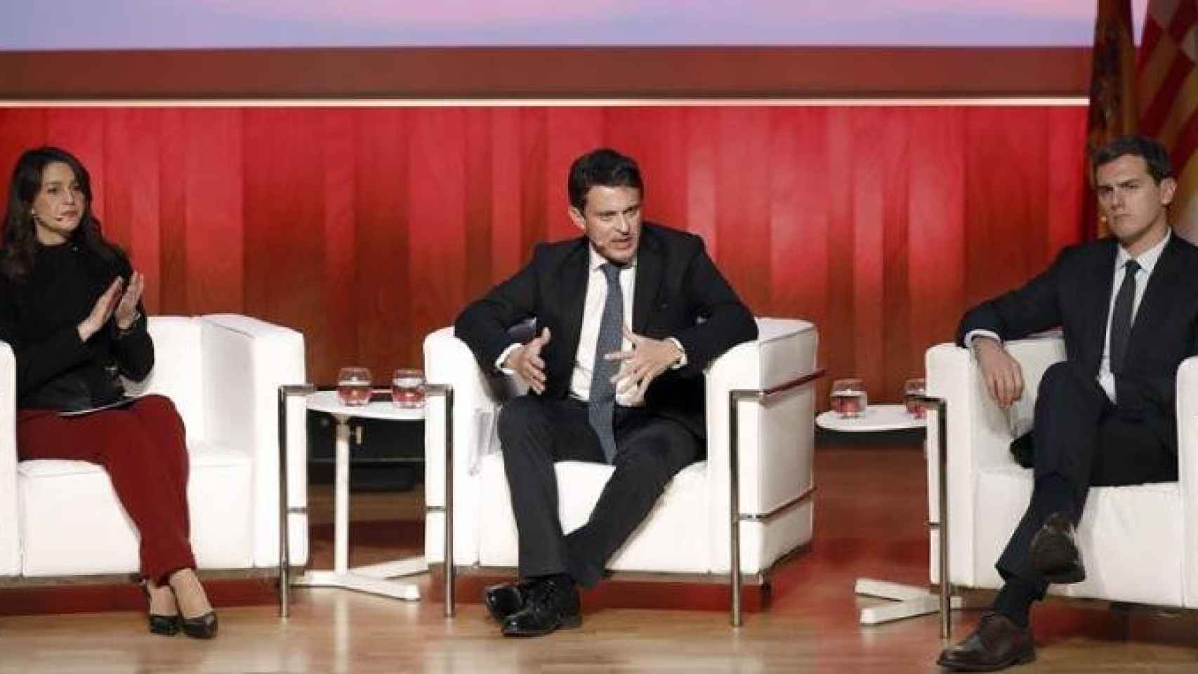 Inés Arrimadas, Manuel Valls y Albert Rivera, en un acto preelectoral / EFE