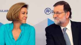 Mariano Rajoy y María Dolores de Cospedal, secretaria general del PP y una de las candidatas a sucederle, en el comité ejecutivo de hoy / EFE