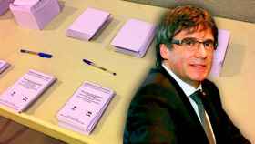 Una mesa con papeletas en el 1-O tras el expresidente, Carles Puigdemont / CG