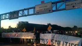 Manifestación en la C-17 a la altura de Mollet del Vallés (Barcelona) para pedir la libertad de los 'exconsellers' y de 'los Jordis' / CG