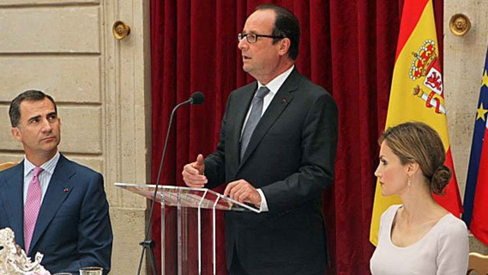 El presidente de la República Francesa, François Hollande, junto a los Reyes de España