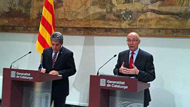 El consejero de la Presidencia y portavoz de la Generalitat, Francesc Homs, y el expresidente del Parlament Joan Rigol