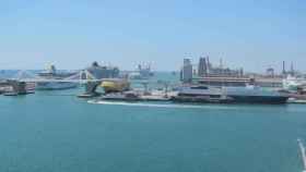 Cruceros estacionados en el Puerto de Barcelona que la alcaldesa de Barcelona quiere limitar a tres diarios / EP